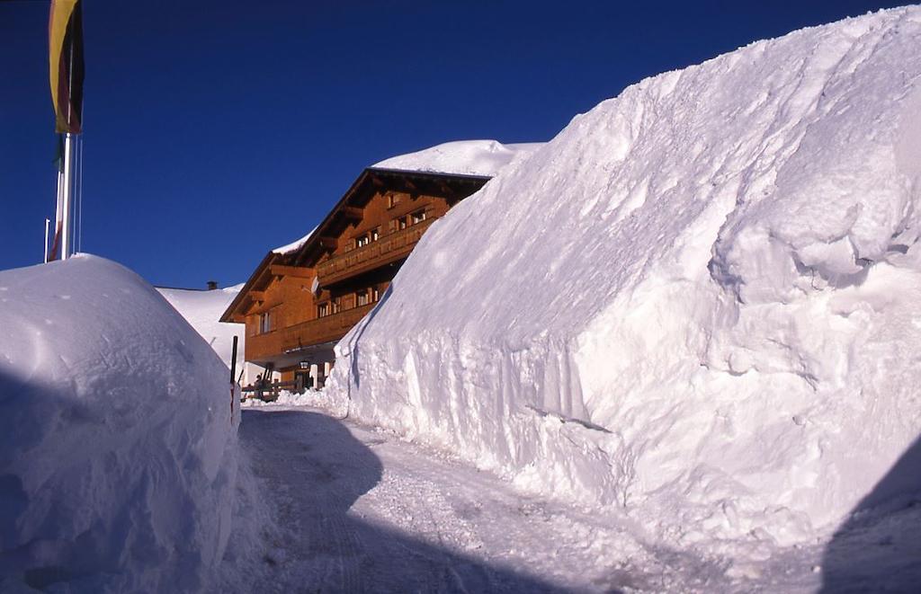 Hotel-Gasthof Zimba Damuels Bagian luar foto