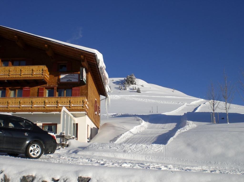 Hotel-Gasthof Zimba Damuels Bagian luar foto