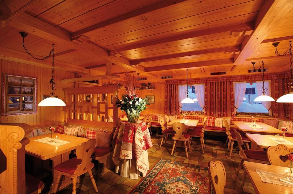 Hotel-Gasthof Zimba Damuels Bagian luar foto