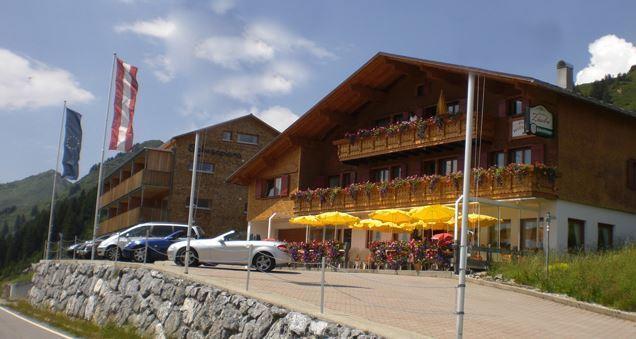 Hotel-Gasthof Zimba Damuels Bagian luar foto