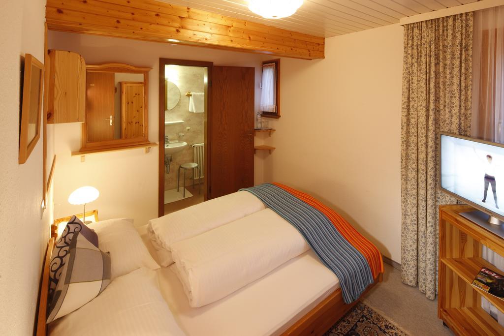 Hotel-Gasthof Zimba Damuels Bagian luar foto