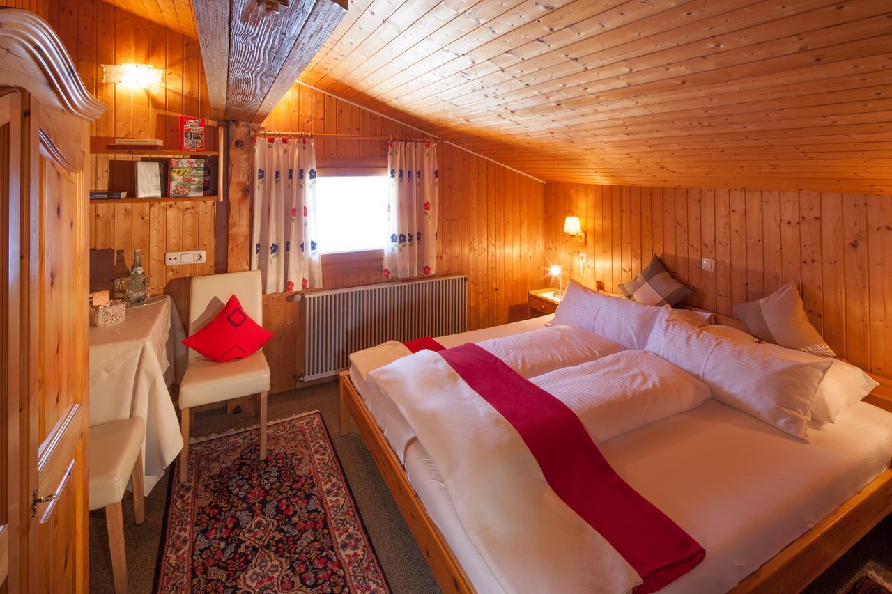 Hotel-Gasthof Zimba Damuels Bagian luar foto