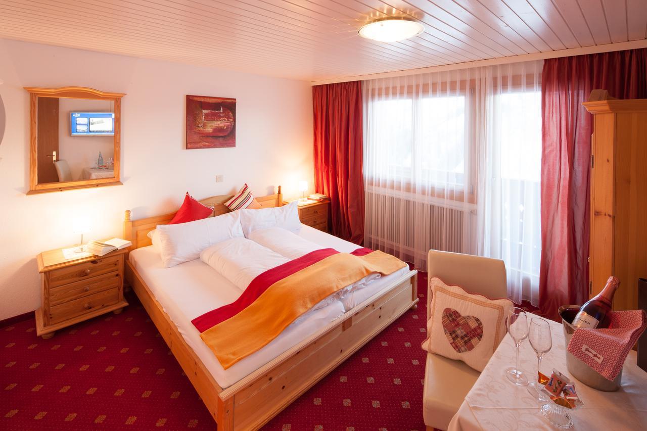 Hotel-Gasthof Zimba Damuels Bagian luar foto