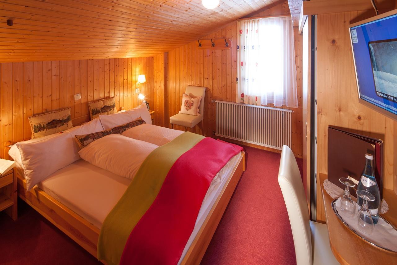 Hotel-Gasthof Zimba Damuels Bagian luar foto