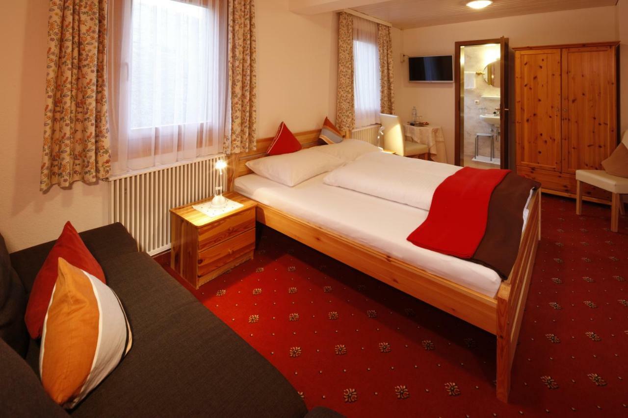Hotel-Gasthof Zimba Damuels Bagian luar foto
