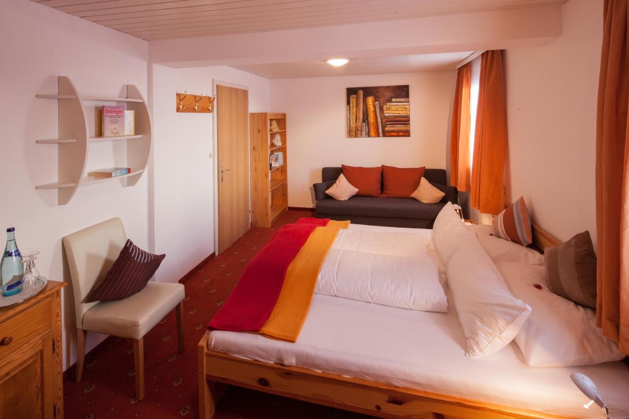 Hotel-Gasthof Zimba Damuels Bagian luar foto